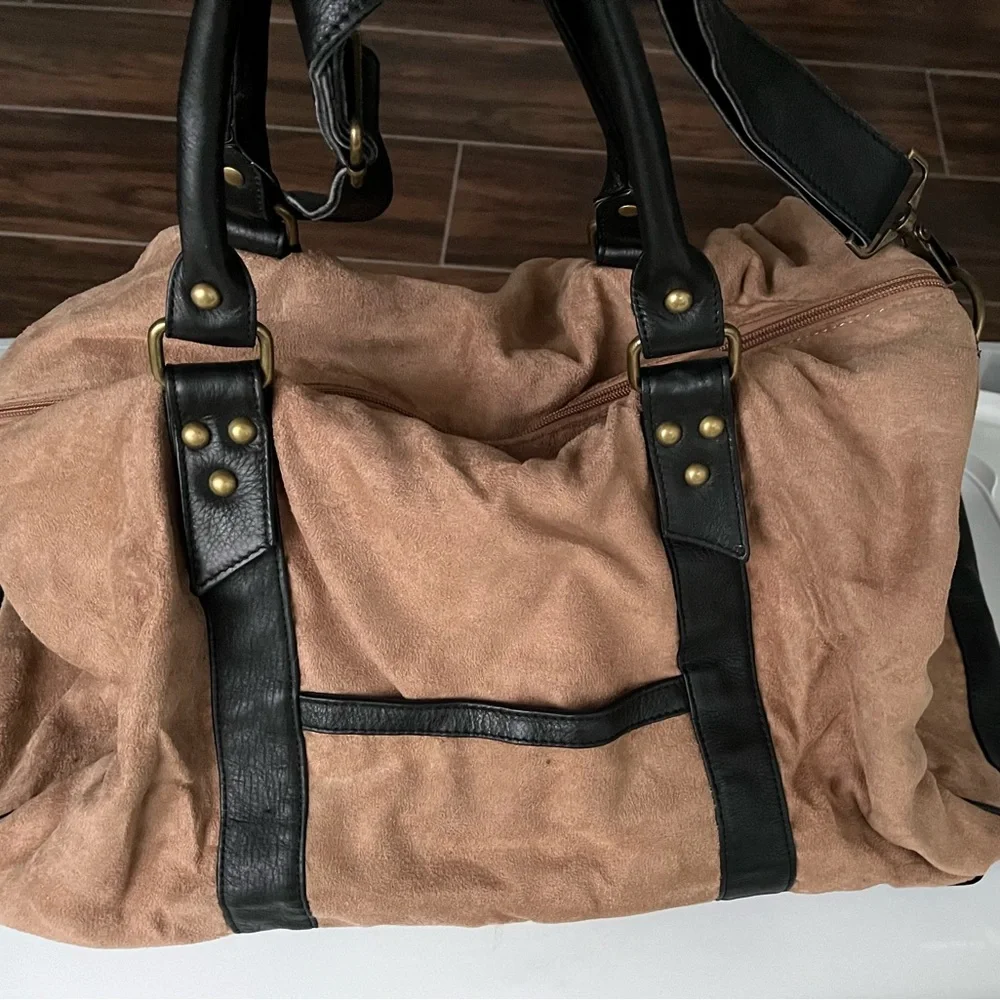 His & Hers Matching Duffel Bags - Picture 7 of 9